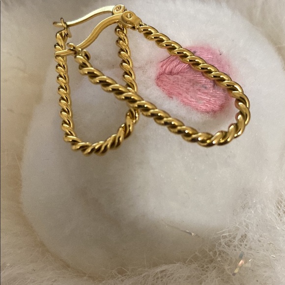 U shaped earrings - Picture 2 of 2